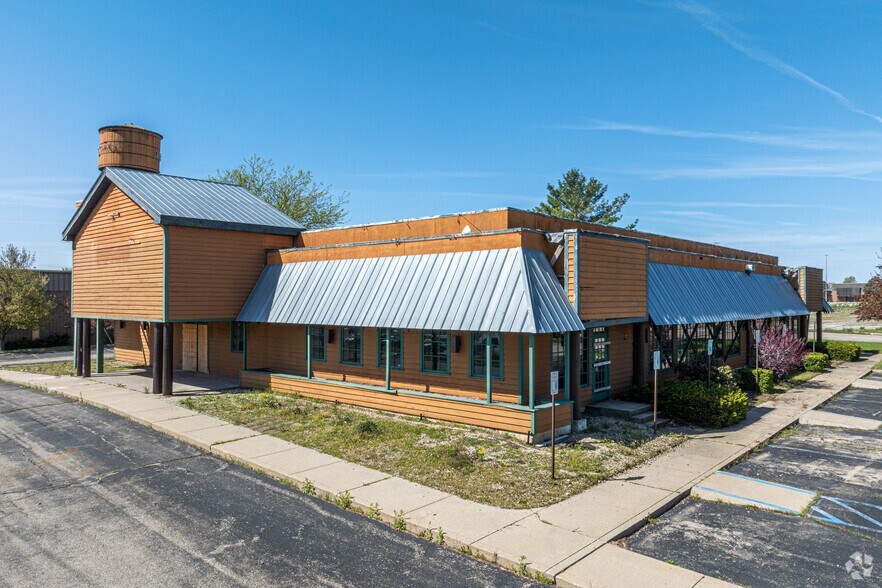 Primary Photo Of 1830 Pipestone Rd, Benton Harbor Restaurant For Sale