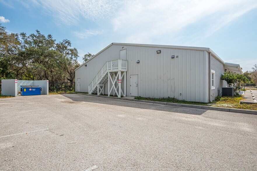 More Photos Of 8361 Stone Run Ct, Tampa Office For Sale