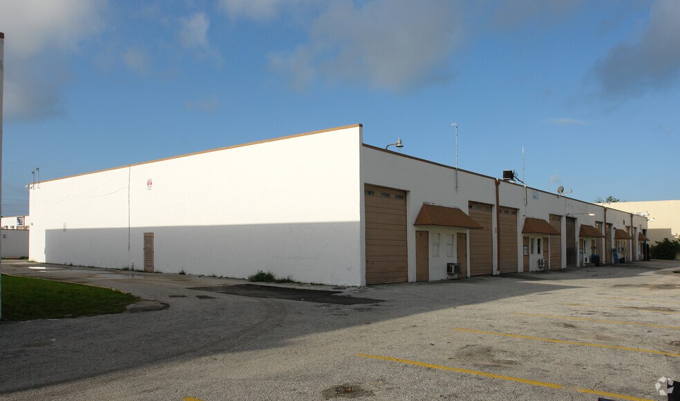 More Photos Of 5923 Anglers Ave, Fort Lauderdale Warehouse For Lease