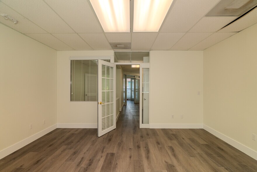 More Photos Of 5220 S University Dr, Davie Office For Sale