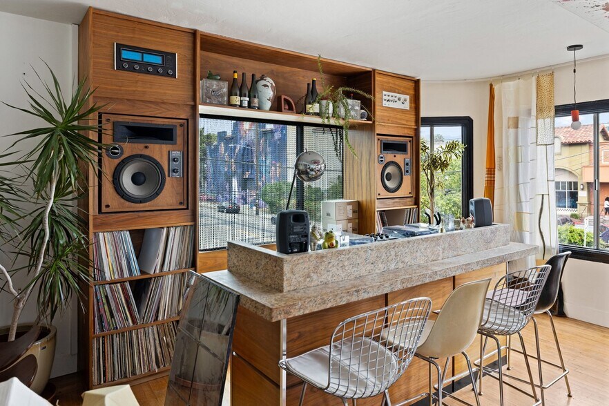 More Photos Of 4935 Shattuck Ave, Oakland Freestanding For Sale