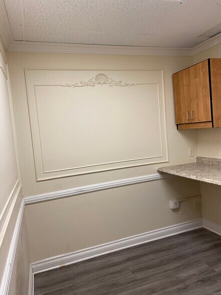 More Photos Of 1625 E 17th St, Santa Ana Office For Lease