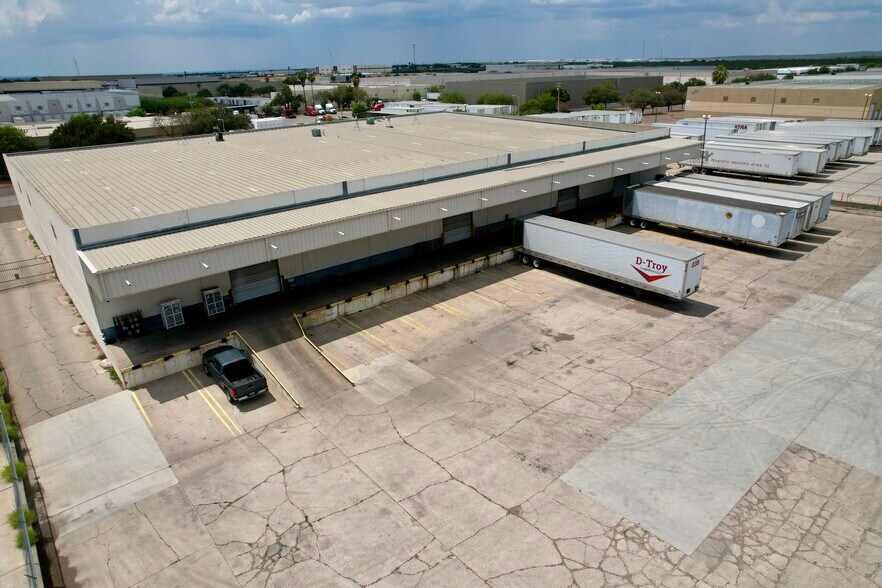 More Photos Of 13609 Archer Dr, Laredo Warehouse For Lease