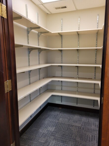 More Photos Of 2659 Charlestown Rd, New Albany Bank For Lease