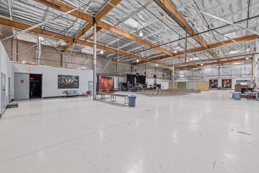 More Photos Of 5775-5785 Lindero Canyon Rd, Westlake Vlg, Westlake Village Warehouse For Lease
