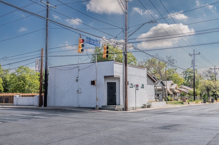 More Photos Of 630 S Walters, San Antonio Freestanding For Sale