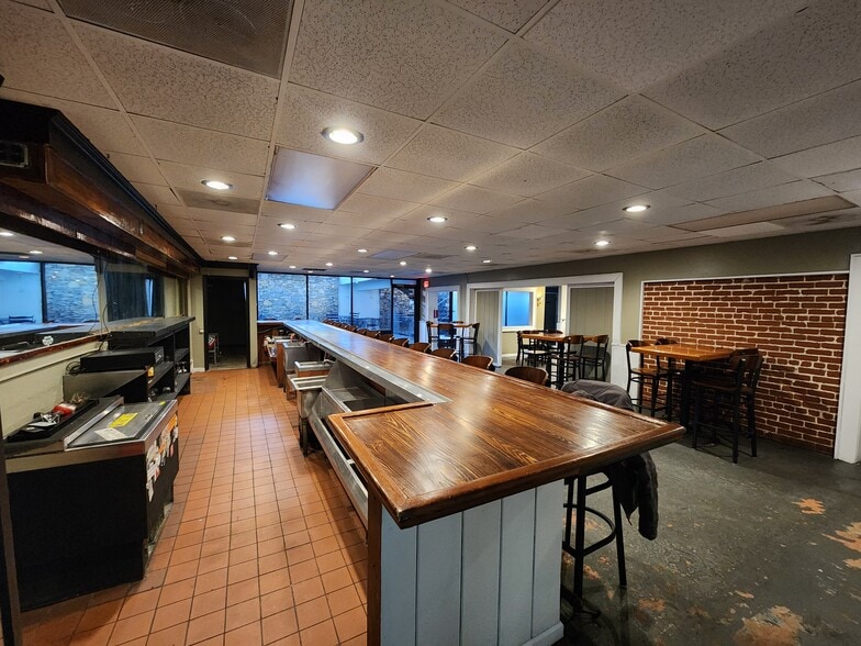 More Photos Of 321 N Main St, Hendersonville Restaurant For Lease