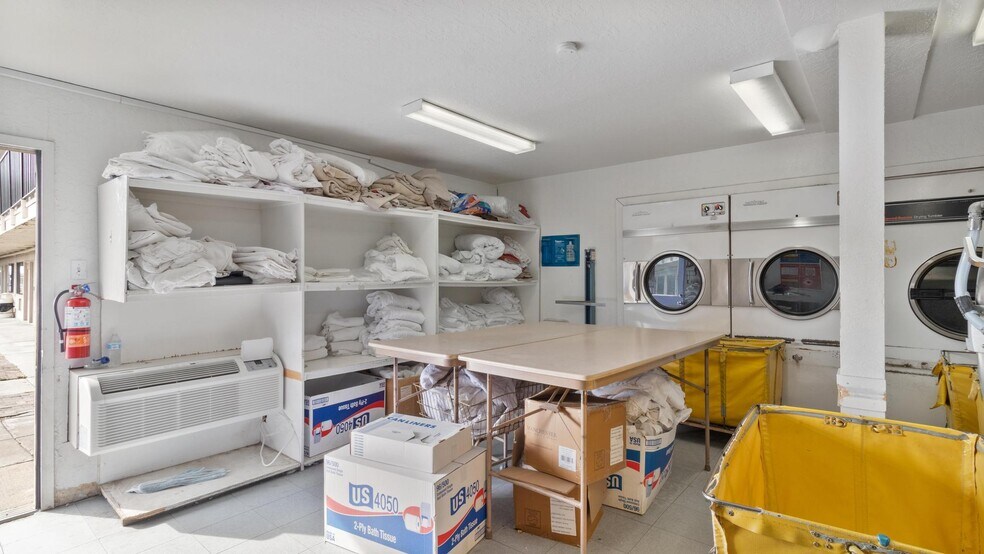 More Photos Of 1561 6th St, Wells Hotel For Sale