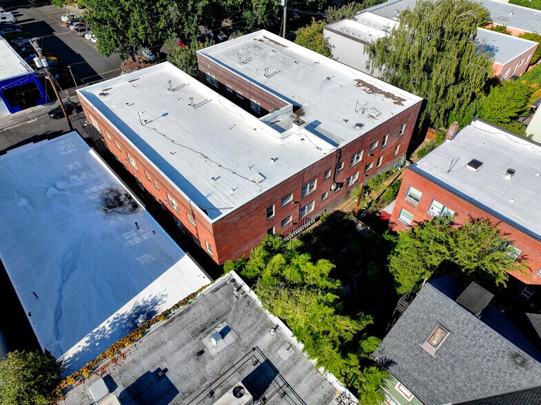 More Photos Of 2062 NW Marshall St, Portland Apartments For Sale