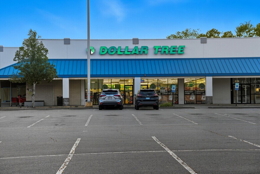 More Photos Of 1790-2000 Diamond Hill Rd, Woonsocket General Retail For Lease