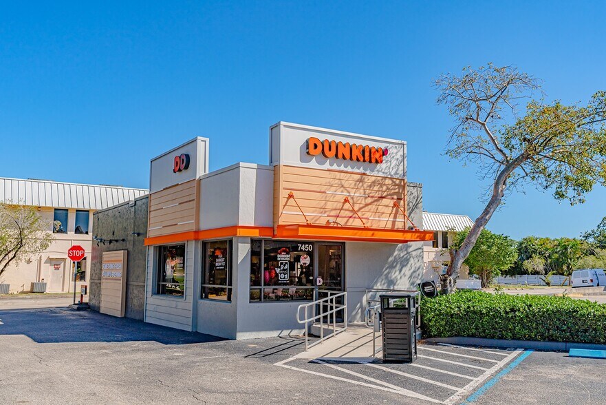 More Photos Of 6702-6900 N University Dr, Tamarac Unknown For Lease