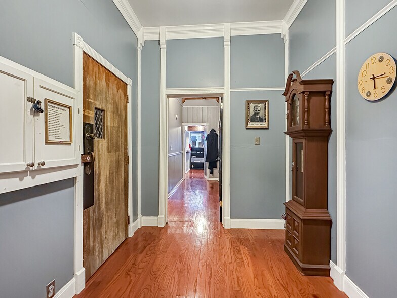 More Photos Of 1505 S Hwy 95A, Cantonment Freestanding For Sale