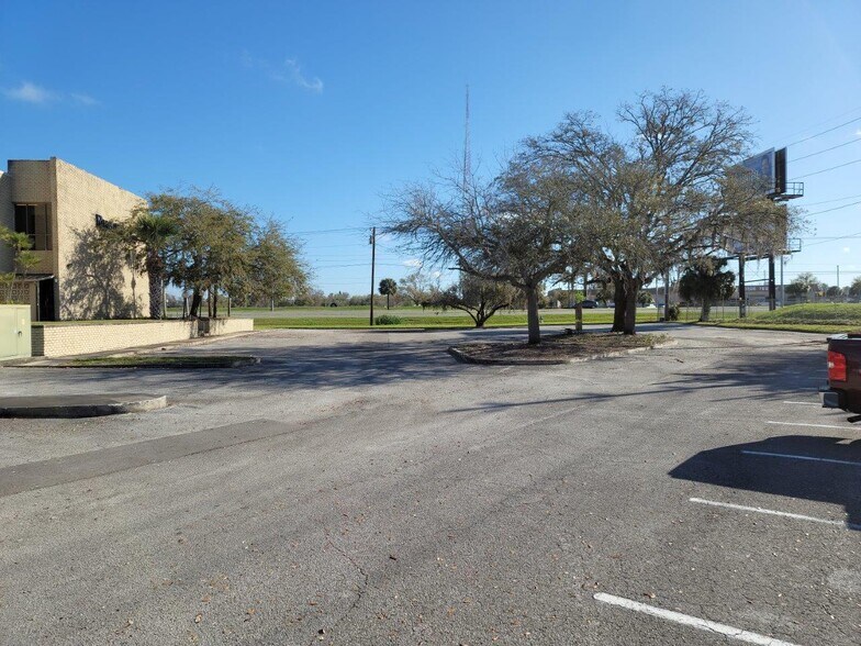 More Photos Of 5104 N Orange Blossom Trl, Orlando Office Residential For Lease