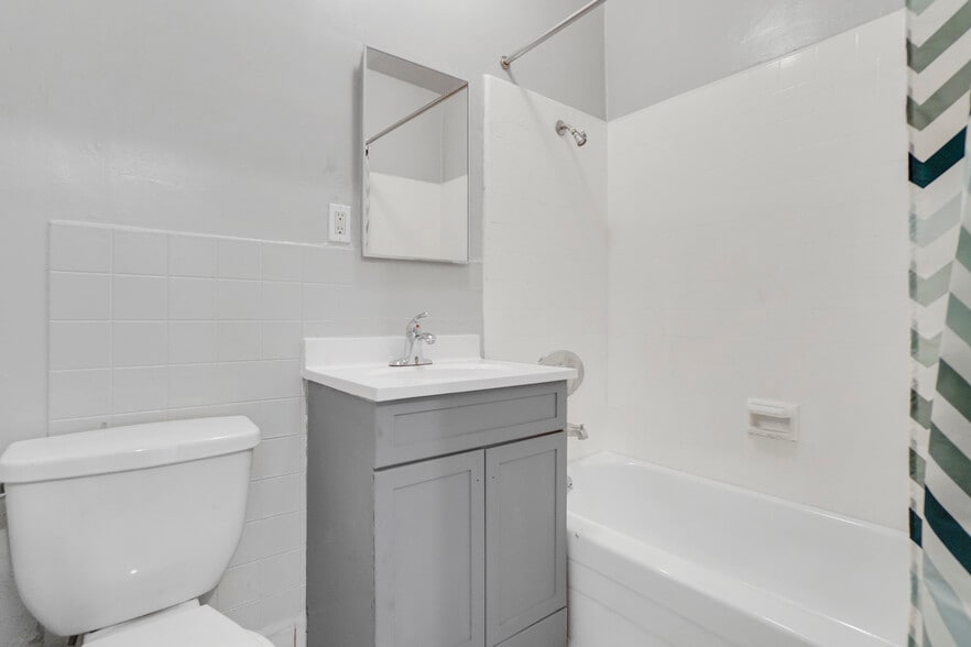 More Photos Of 1143 W 28th St, Los Angeles Multifamily For Sale