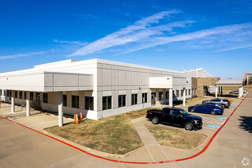 More Photos Of 2301 Marsh Ln, Plano Hospital For Lease