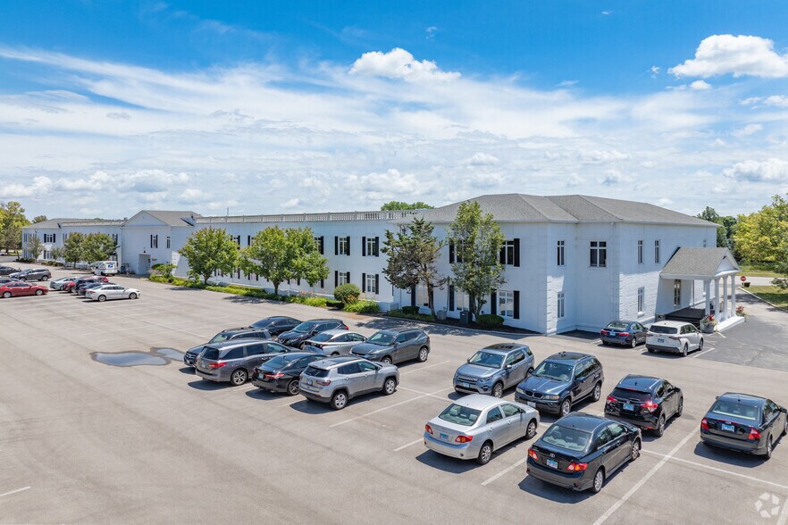 More Photos Of 900 Jorie Blvd, Oak Brook Unknown For Lease