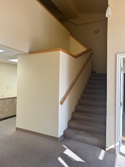 More Photos Of 11860 Kemper Rd, Auburn Light Distribution For Lease
