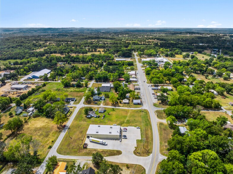 More Photos Of 322 4th St, Taneyville Freestanding For Sale