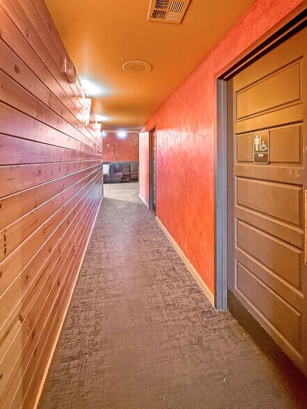 More Photos Of 594 NE Bellevue Ct, Bend Restaurant For Sale