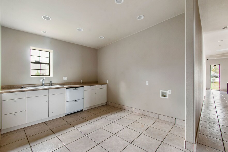 More Photos Of 32219 Tamina Rd, Magnolia Distribution For Lease