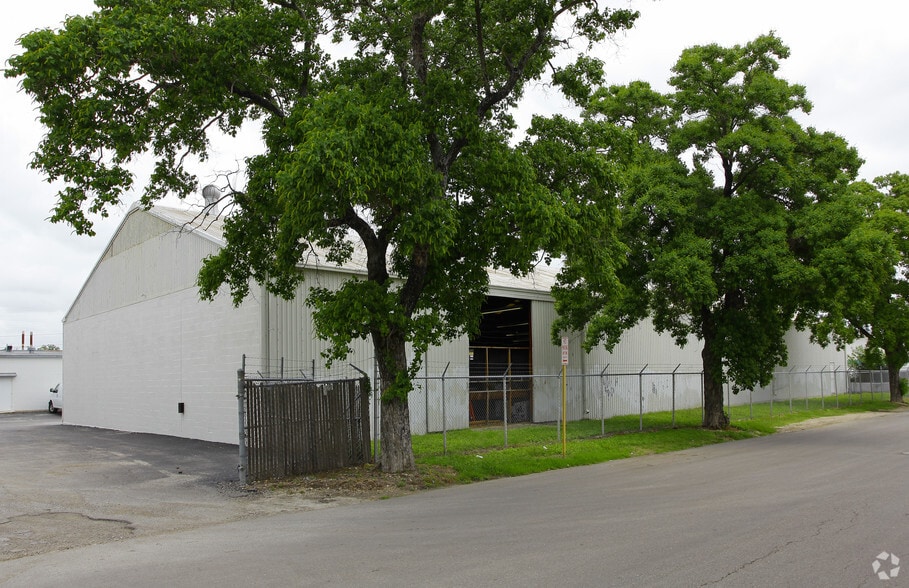 More Photos Of 6325 San Pedro Ave, San Antonio Unknown For Lease