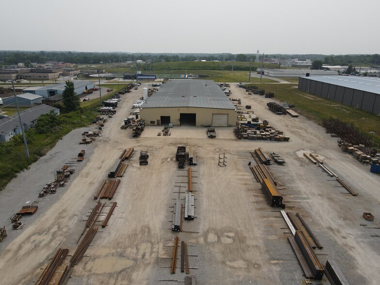 More Photos Of 800 Weston Ave, Kendallville Manufacturing For Lease
