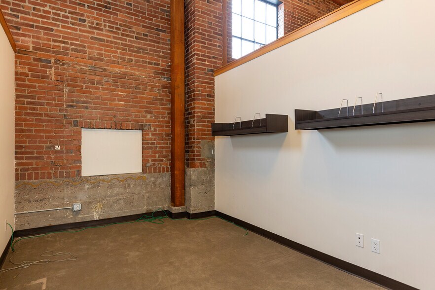 More Photos Of 2420 2nd Ave, Seattle Storefront Retail Office For Sale