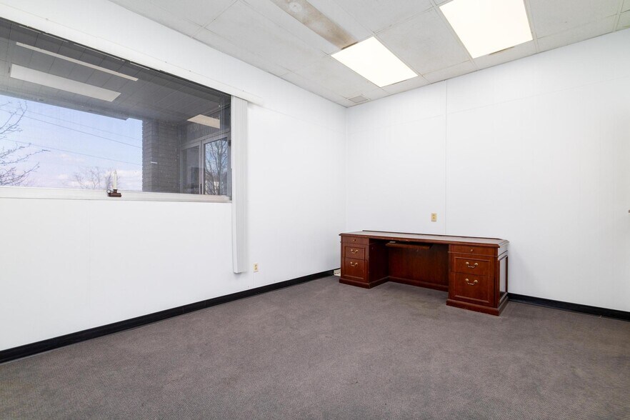 More Photos Of 630 Market St, Steubenville Office For Sale