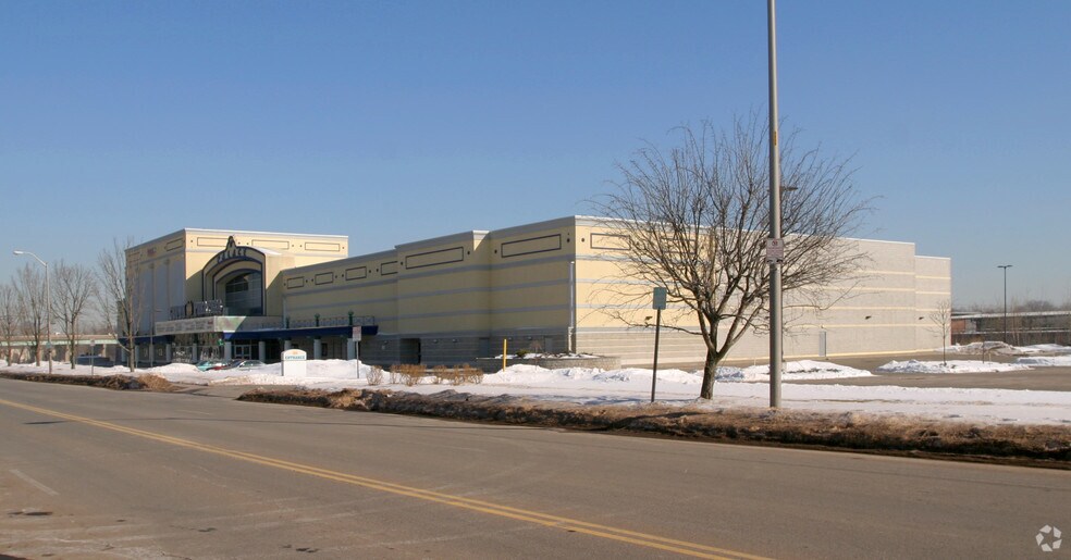 More Photos Of 330 New Park Ave, Hartford Movie Theatre For Lease