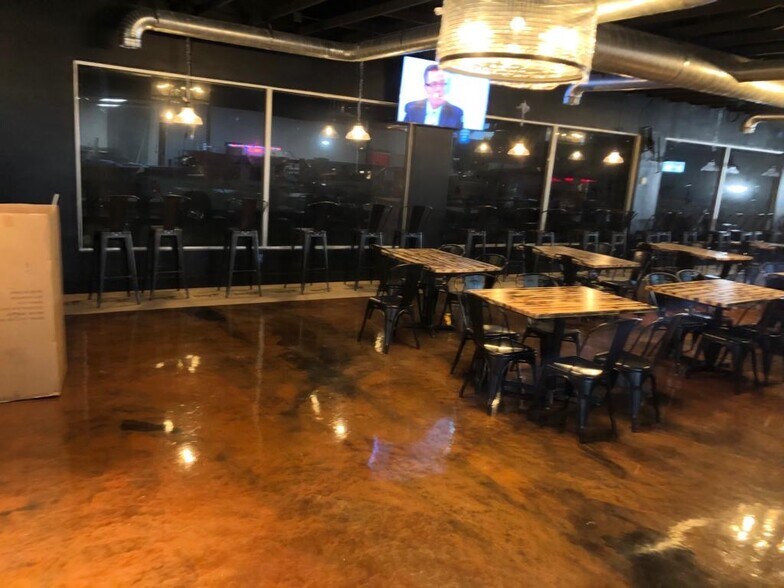 More Photos Of 1600 N Interstate 35 E, Lancaster Storefront Retail Office For Lease