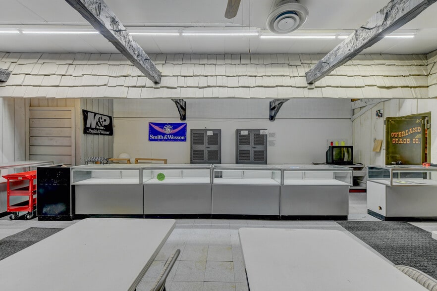 More Photos Of 135 E Main St, Glenwood General Retail For Sale