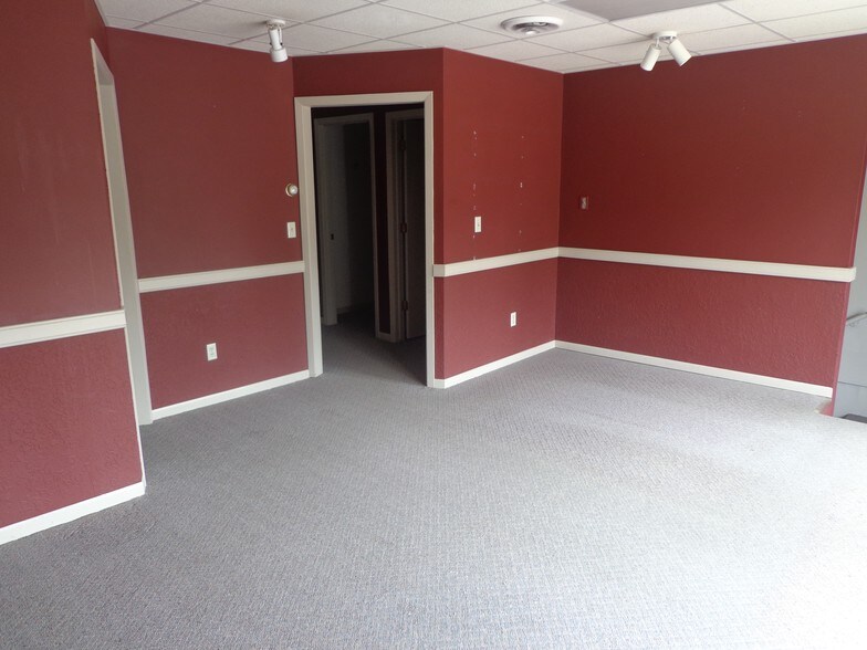 More Photos Of 25 Red River Ave N, Cold Spring Coworking Space