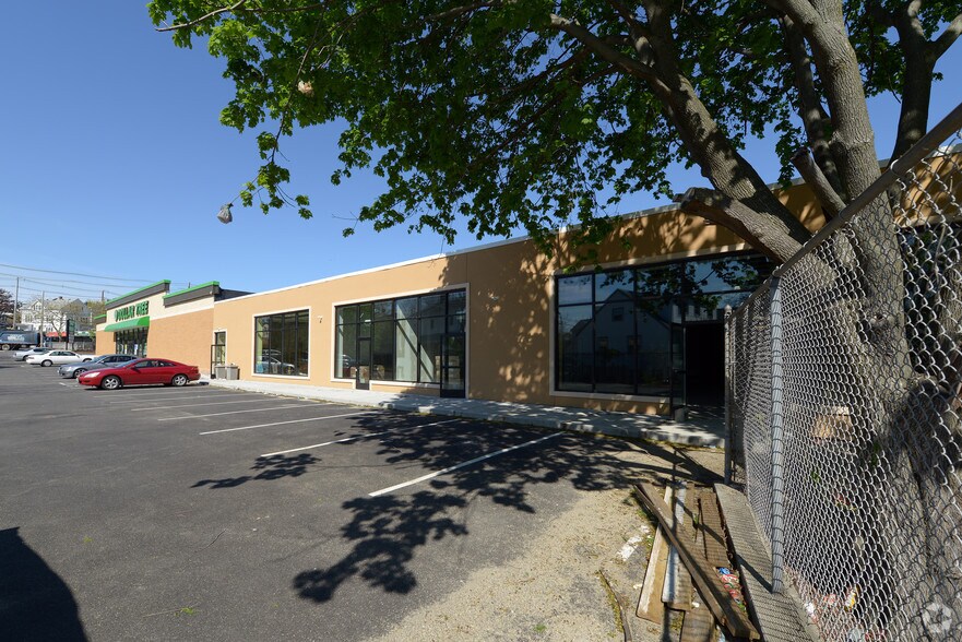 More Photos Of 395 Admiral St, Providence Storefront For Lease