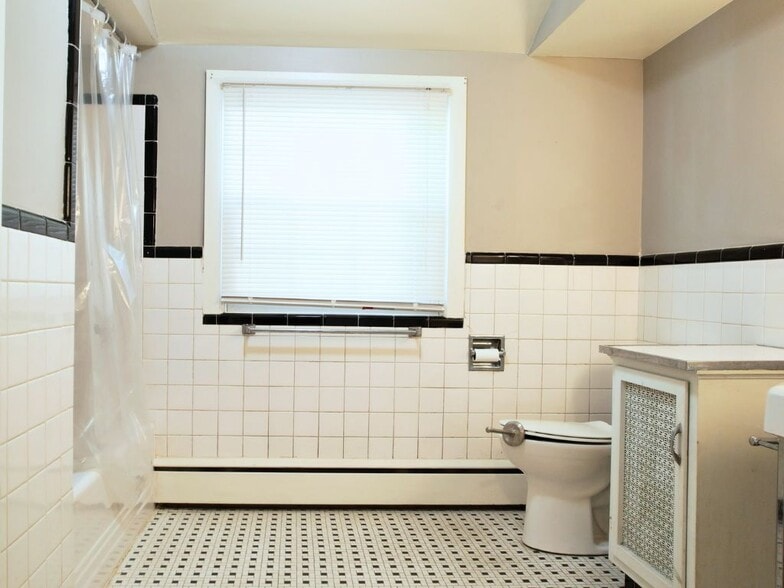 More Photos Of 9327 Main St, Manassas Office For Lease