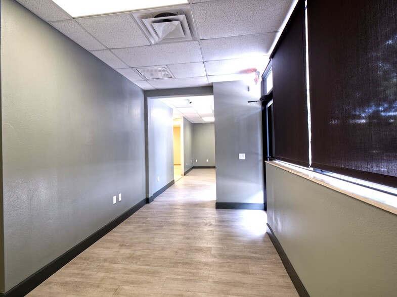More Photos Of 402 Chairman Ct, DeBary Warehouse For Lease