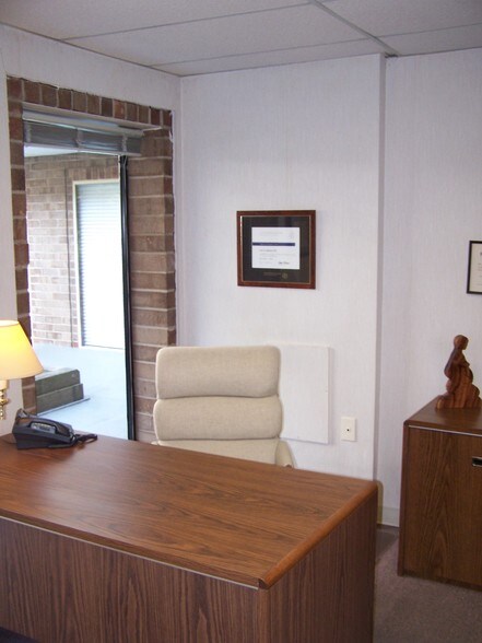 More Photos Of 6116 Rolling Rd, Springfield Medical For Lease