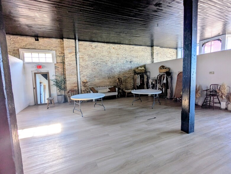More Photos Of 1017 Washington Ave, Bay City Storefront Retail Residential For Sale
