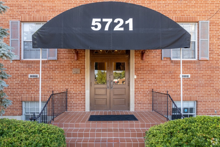 More Photos Of 5721 Dragon Way, Cincinnati Office For Lease