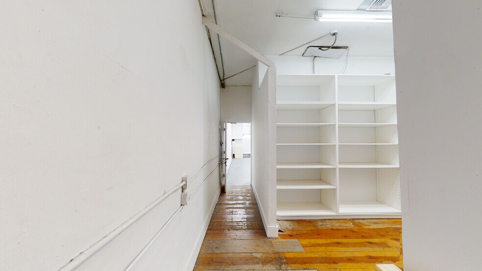 More Photos Of 13031 Montana Ave, Los Angeles Freestanding For Lease