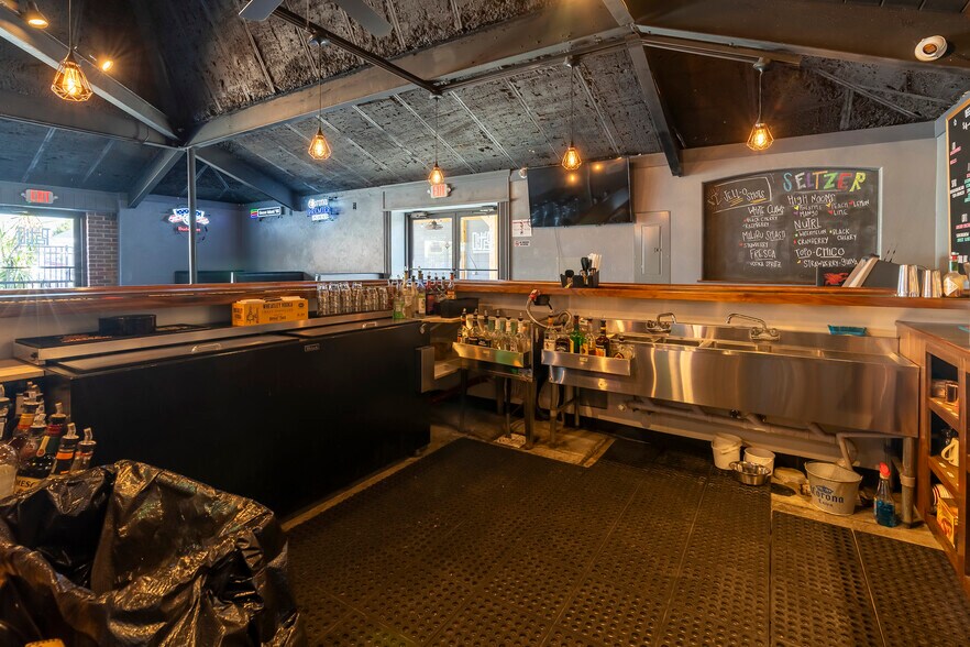 More Photos Of 101 W Monroe St, Carbondale General Retail For Sale