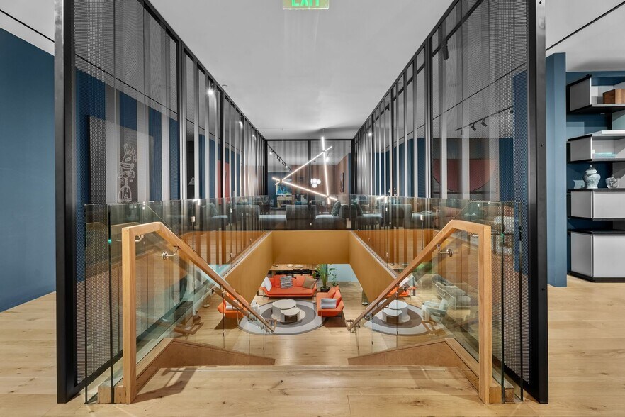 More Photos Of 145 N Robertson Blvd, West Hollywood Storefront For Lease