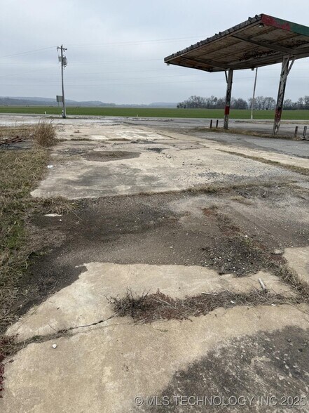 More Photos Of 17353 Oklahoma 100, Webbers Falls Land For Sale