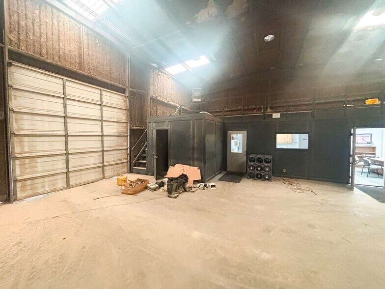 More Photos Of 3803 Mankins Ave, Odessa Warehouse For Sale