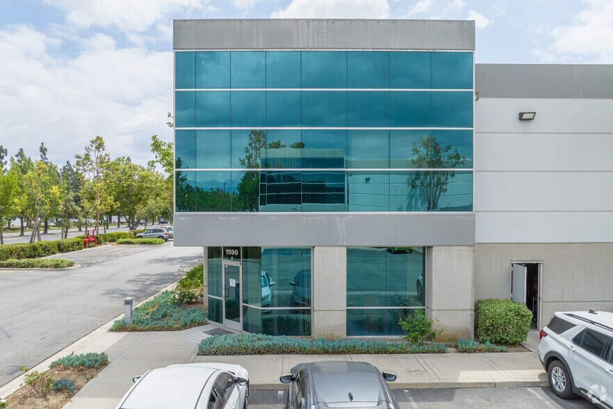 More Photos Of 1590 S Milliken Ave, Ontario Warehouse For Lease