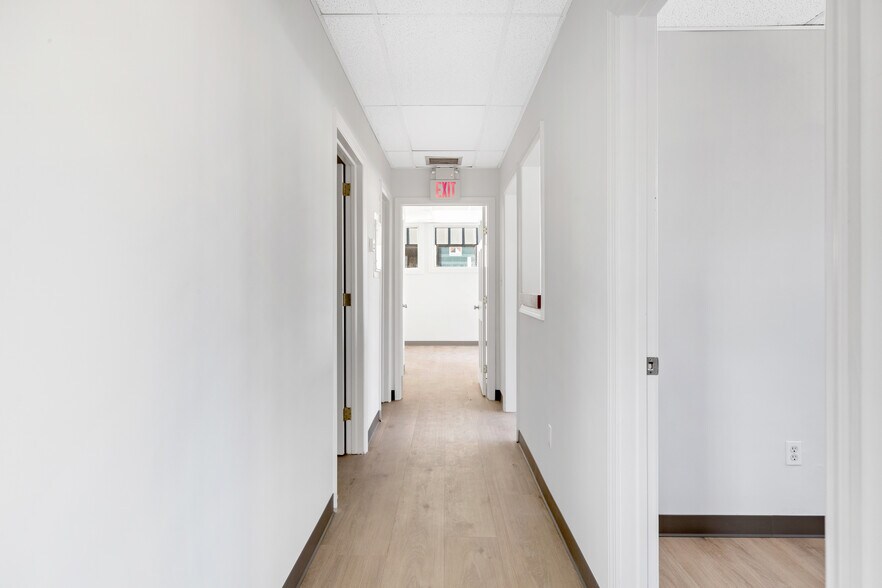 More Photos Of 152 E Main St, Huntington Medical For Lease