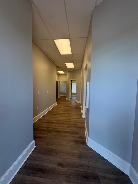 More Photos Of 101 E Market St, Smithfield Office For Lease
