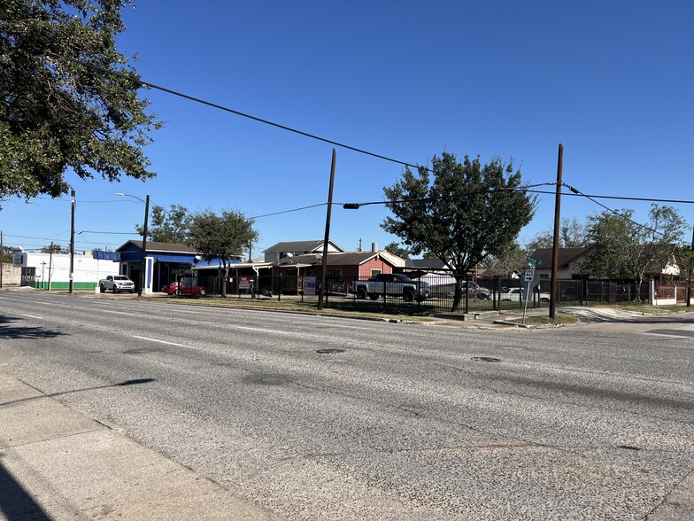 More Photos Of 6801 Avenue K, Houston Auto Repair For Sale