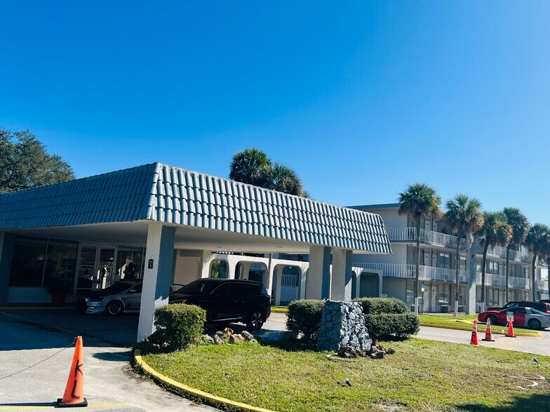 Primary Photo Of 44089 Highway 27, Davenport Hotel For Sale