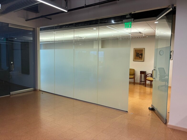 More Photos Of 3220 Winona Ave, Burbank Research And Development For Lease