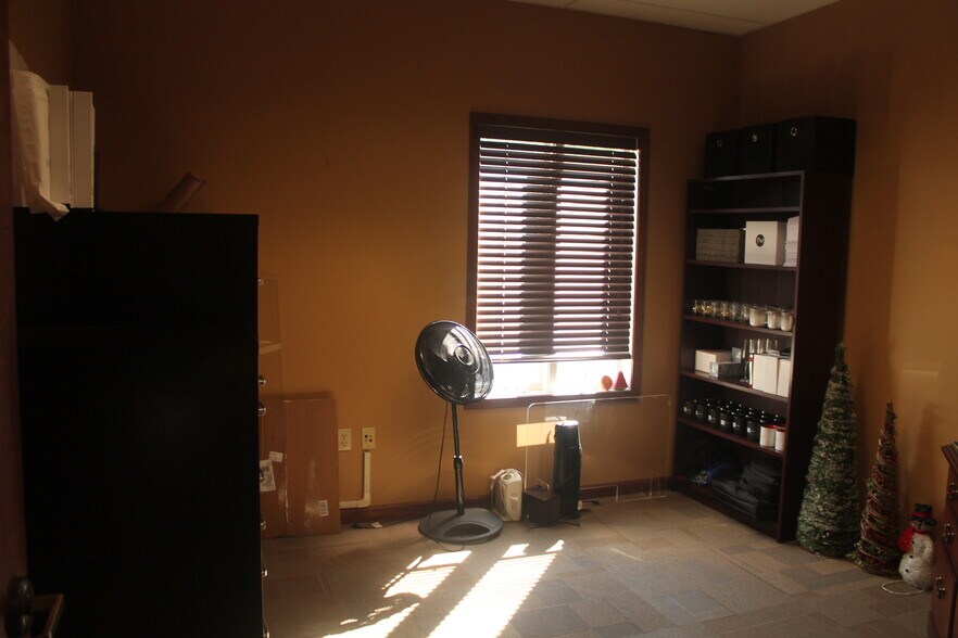 More Photos Of 1401 Financial Park, Carbondale Office For Sale